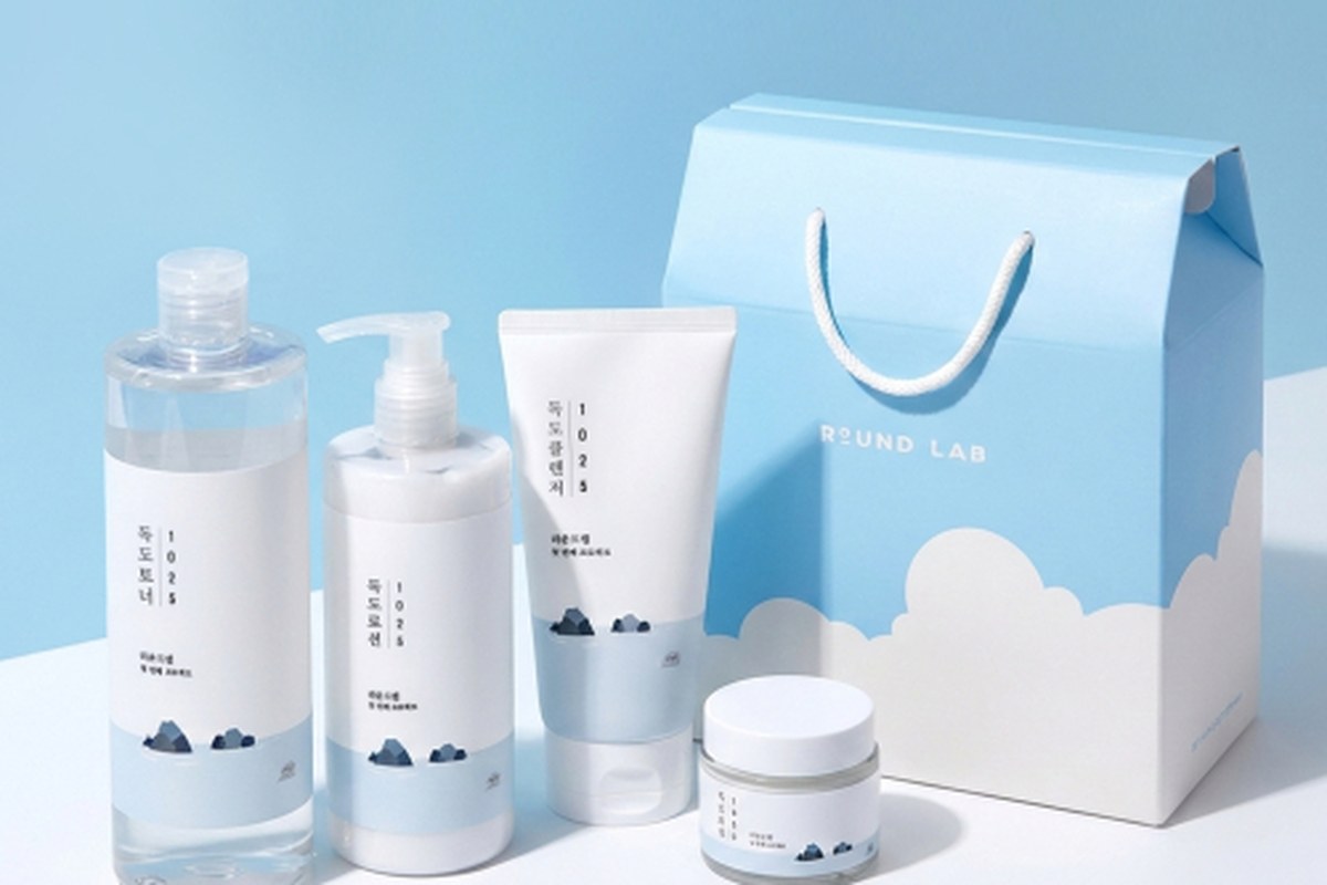 Representative lot of Korean cleansers and toners - a toner bottle, pump lotion, cleansing foam tube and cream jar with gift packaging